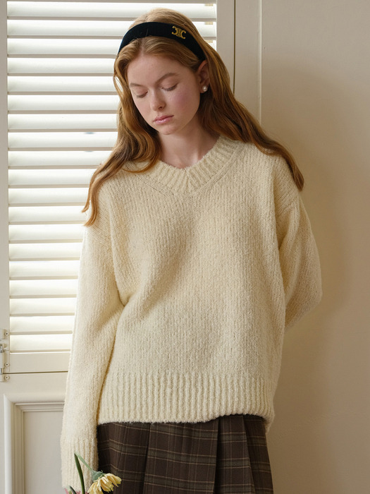 Cest_Creamy v-neck wool sweater