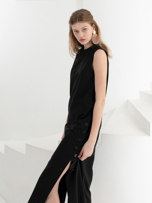 LINEN SLIT BUTTON DRESS . BLACK