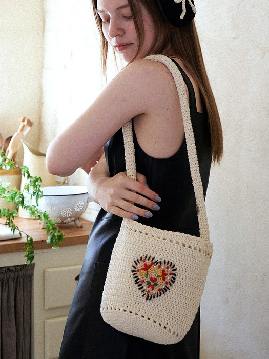 No.207 / Heart Embroidery Crochet Bucket Bag