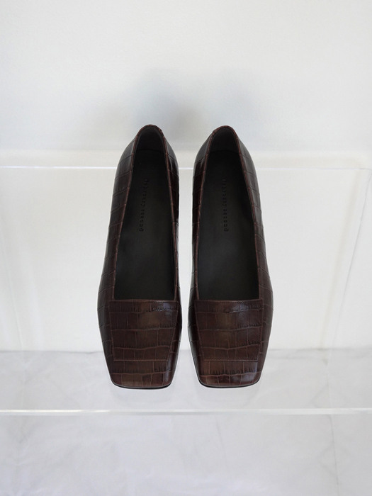 Square patches pumps Brown