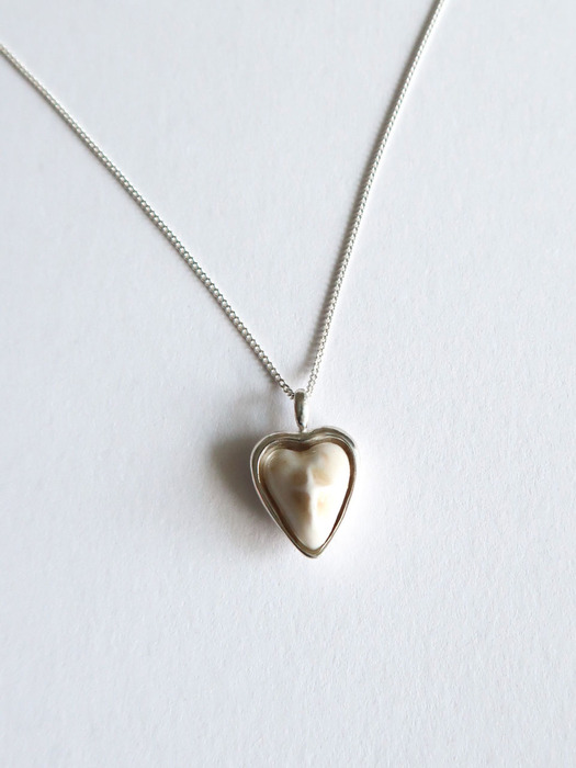 Cross heart necklace [DOL sugar cookie]