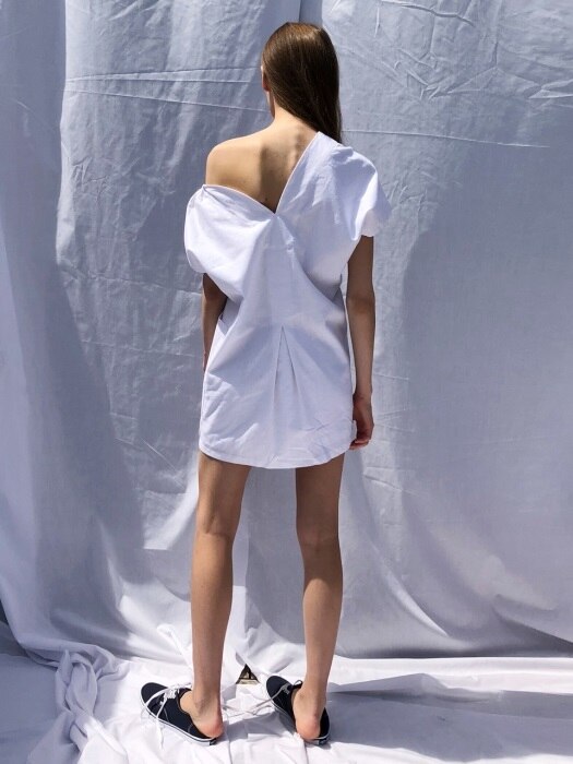 18 SS big pocket unbalanced linen mini dress (white)