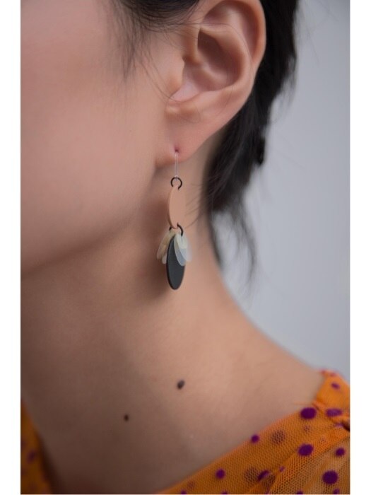 Castanet earrings