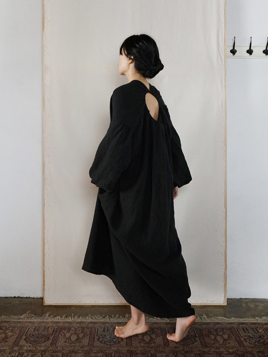 [단독] 블랙 벌룬슬리브 드레스 : Black balloon sleeve dress