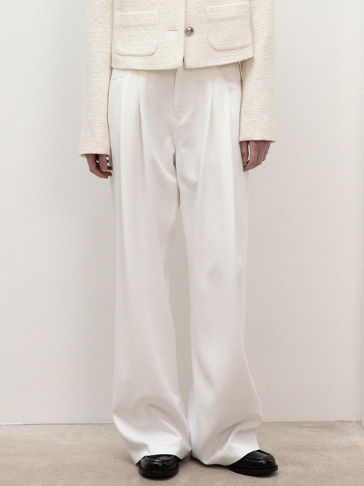 soft cotton two-tucked pants (white)