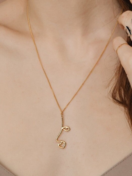 dainty linear face necklace