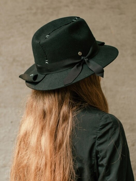 Avant-garde felt fedora