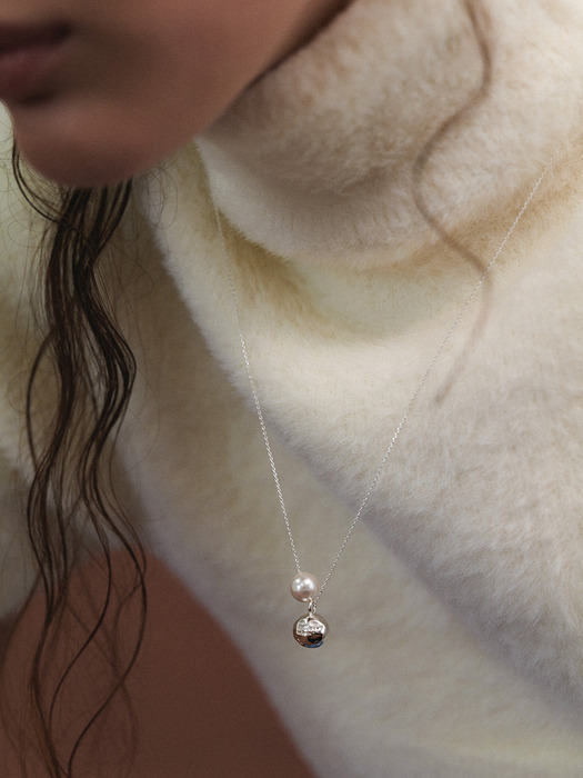 bumpy pierce pearl necklace