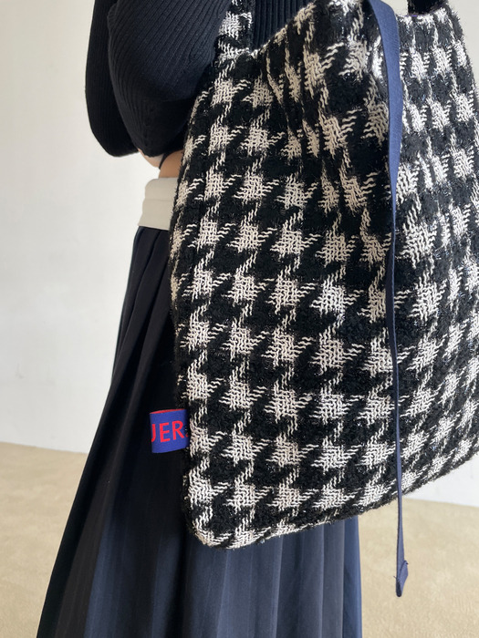 Tweed padding shoulder bag/ black
