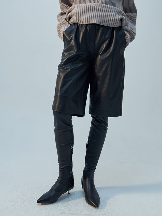 LAMB LEATHER SHORTS. BLACK