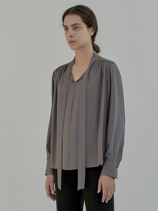 TIE NECK SHIRRED BLOUSE gray