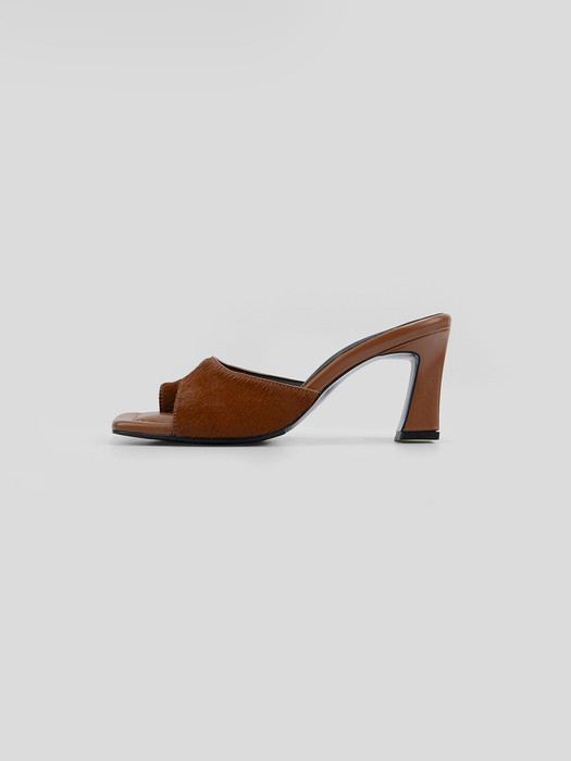 matt point sandals / brown