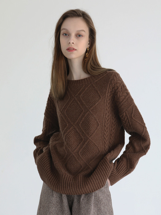 Back strap cable sweater [Brown]