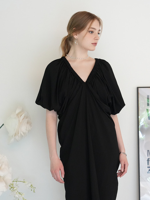 VIBAN shirring drape midi dress(BLACK)