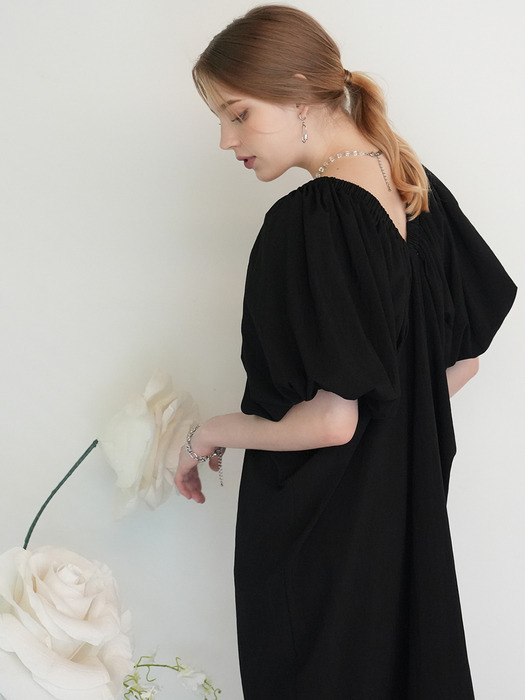 VIBAN shirring drape midi dress(BLACK)
