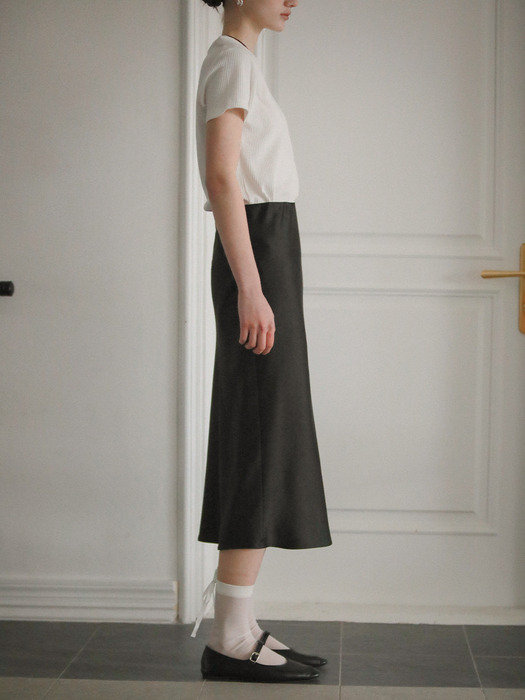 Soft satin flare skirt_Black