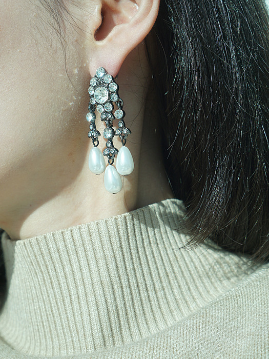 pearl tears earrings