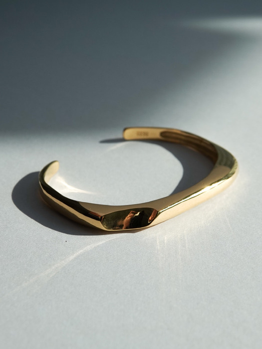 Gender Neutral Bracelet 2021_ Gold