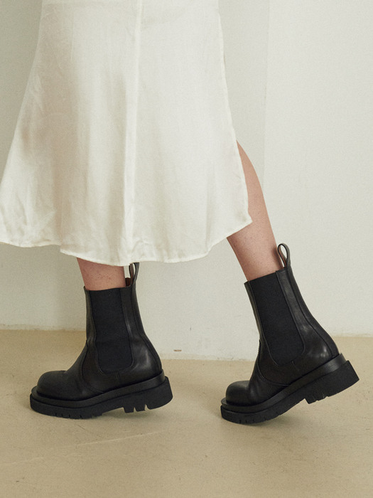 IS_201156BK Bold Chelsea Boots