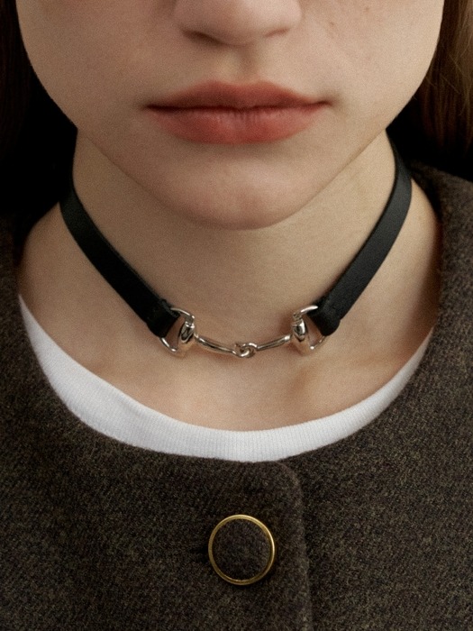 Classic Buckle Leather Choker