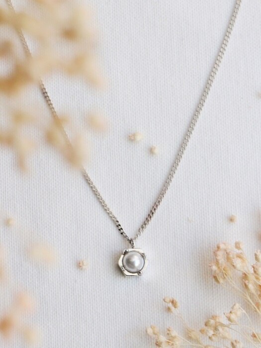 SILVER LIGHT PEARL NECKLACE