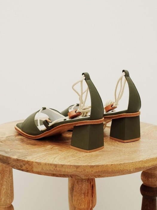 Wood ornament strap sandals Olive green