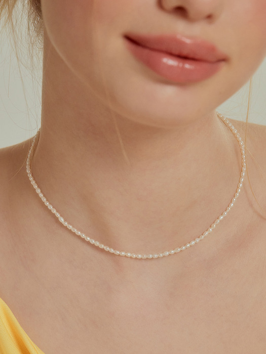 Petit oval pearl necklace_NZ1099