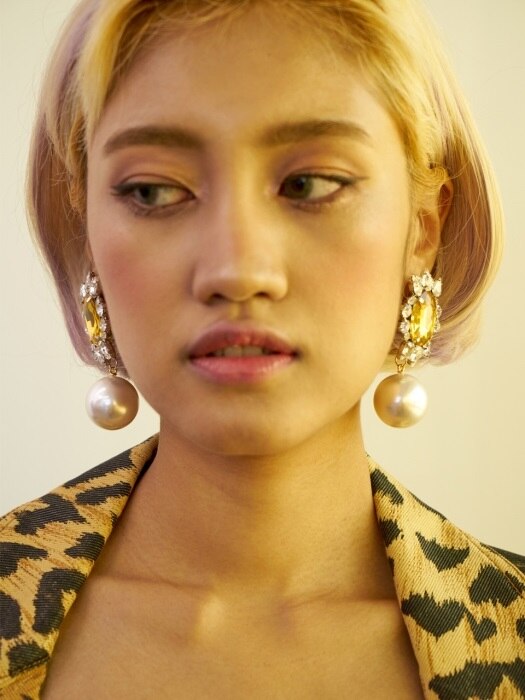 Vonditole Marie Antoinette yellow shining earrings