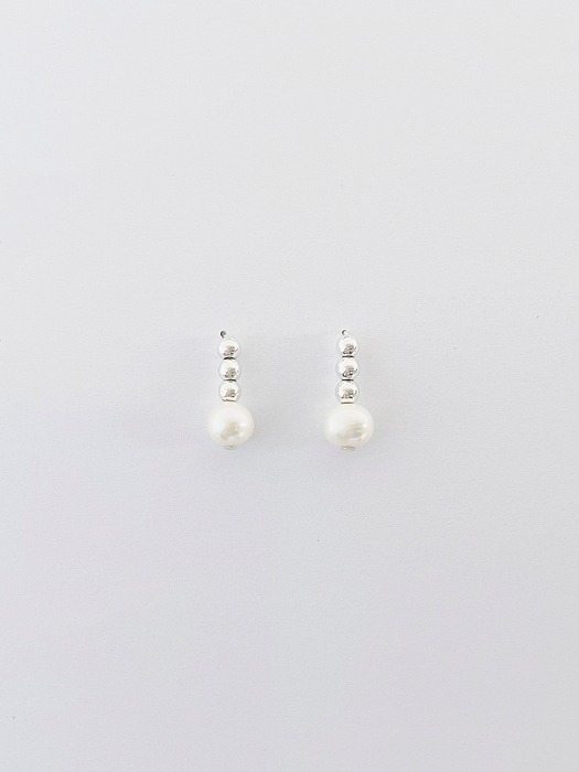 Hematite & Pearl Stick Earrings