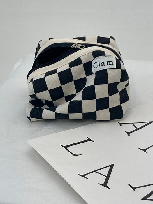 Clam round pouch _ Checkerboard