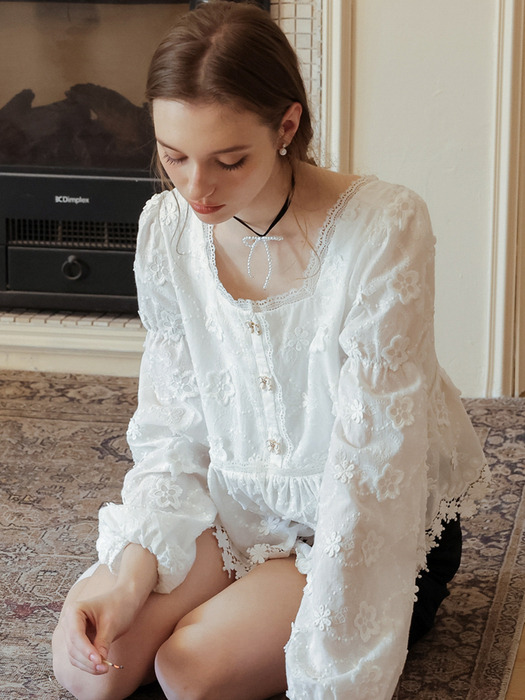 Cest_Lace embroidered blouse