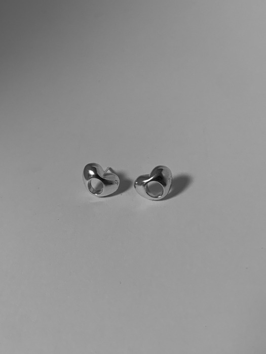 [925 silver] Tiny hole heart post earrings