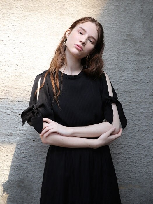 Slit Sleeve Dress_Black
