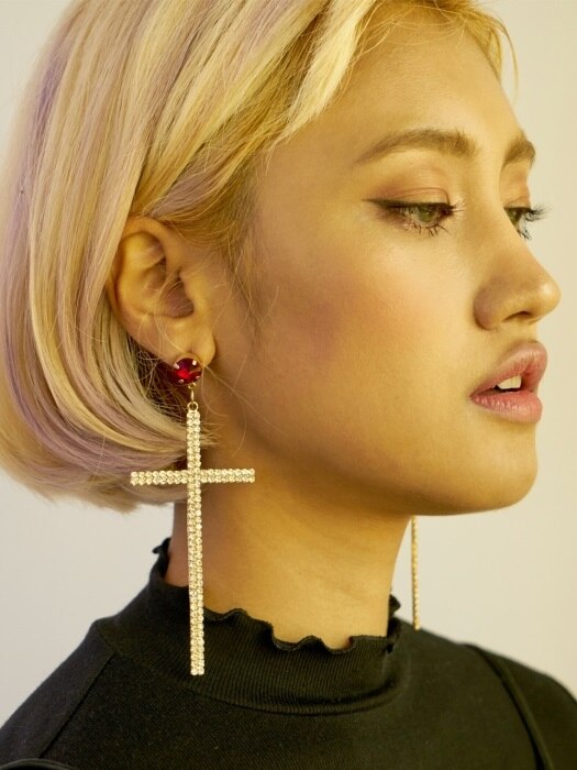 The Cross La Reine earrings