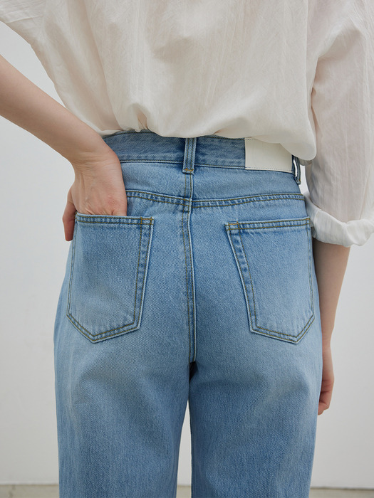 Jeans Midrise Straight fit (Raw-cut)_L.Blue