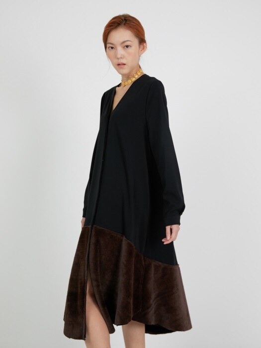 V-NECK FUR SHIRRING DRESS_BLACK