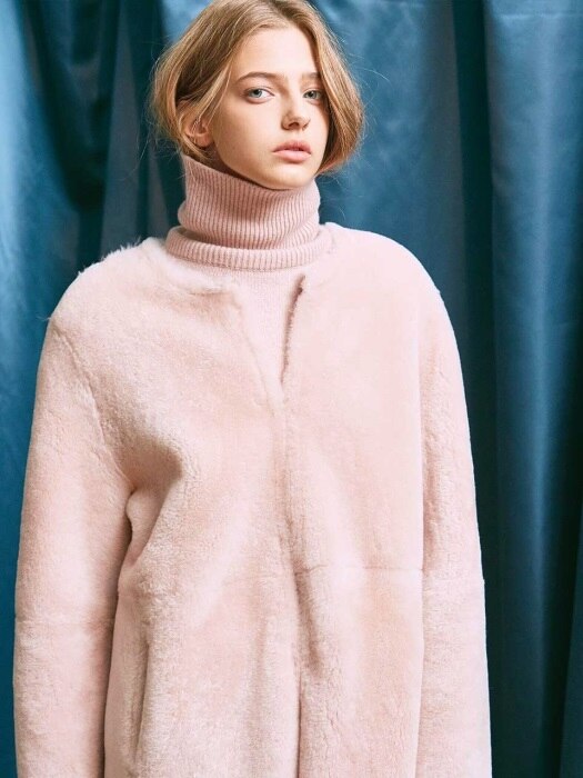 REVERSIBLE SHEARLING COAT. BABY PINK