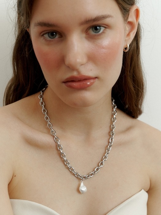 Pearl Charm Bold Chain Necklace