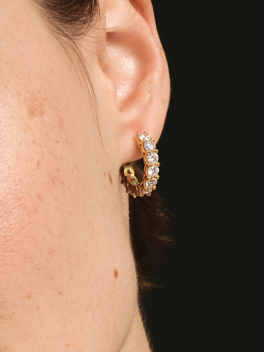 Glittering Golden Hoop Earrings (Midium)