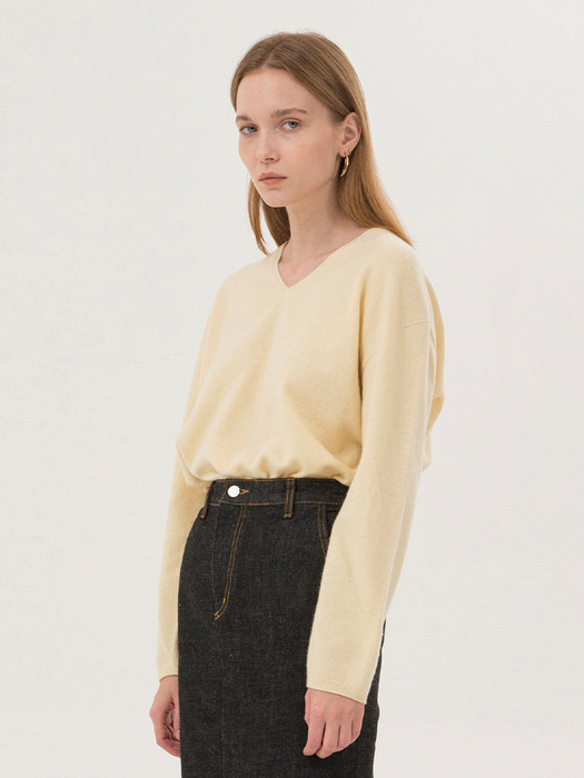 V-Neck Knit - Butter yellow