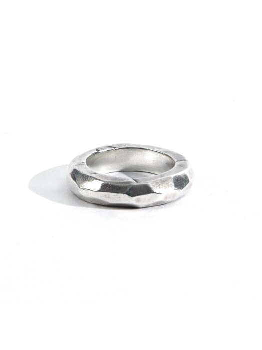 SILVER HAMMERED RING