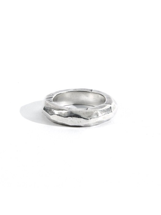 SILVER HAMMERED RING