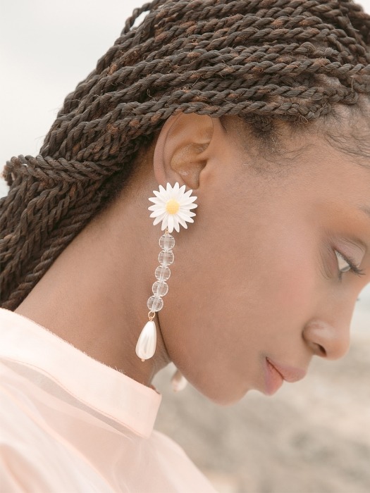 daisy flower crystal drop earrings 