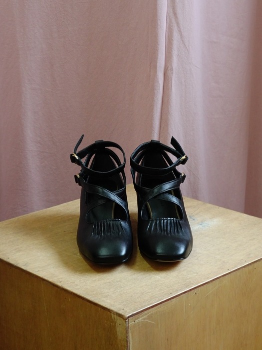 X strap toe shoes Black