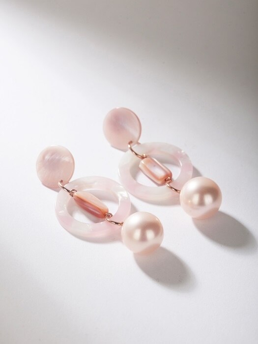 ADORABLE PINK PEARL EARRING