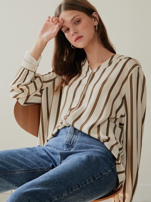 monts 985 v-neck striped blouse (beige-stripe)