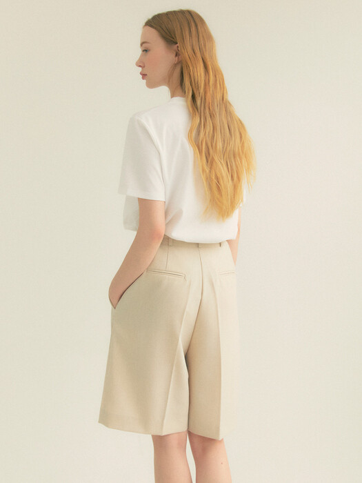 Two-Button One Tuck Bermuda Pants (Iovry)
