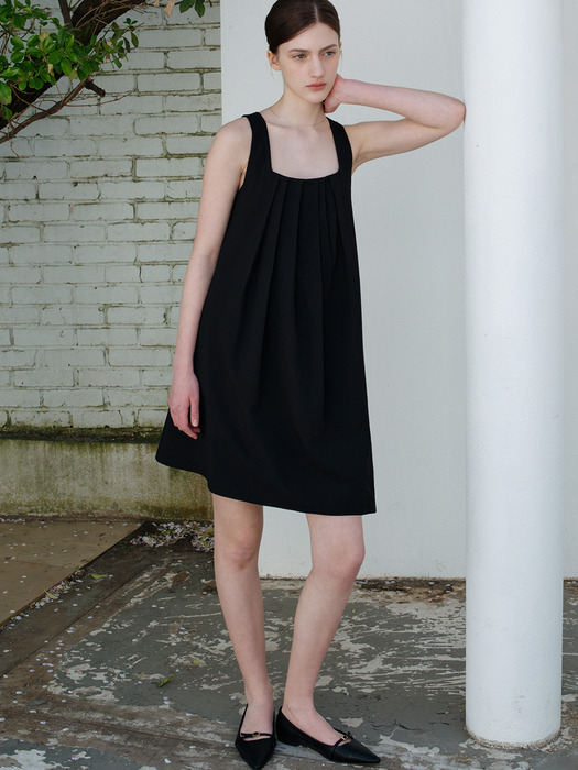 comos 1138 tuck detail sleeveless mini dress (black)