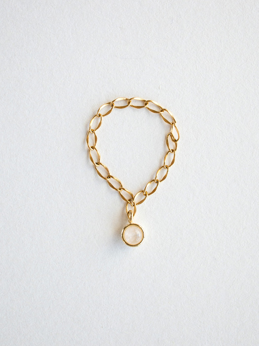 Round pendant with surgical chain ring