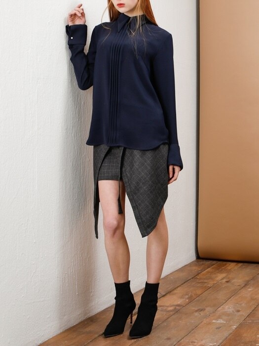PEARL POINT PINTUCK BLOUSE_NAVY